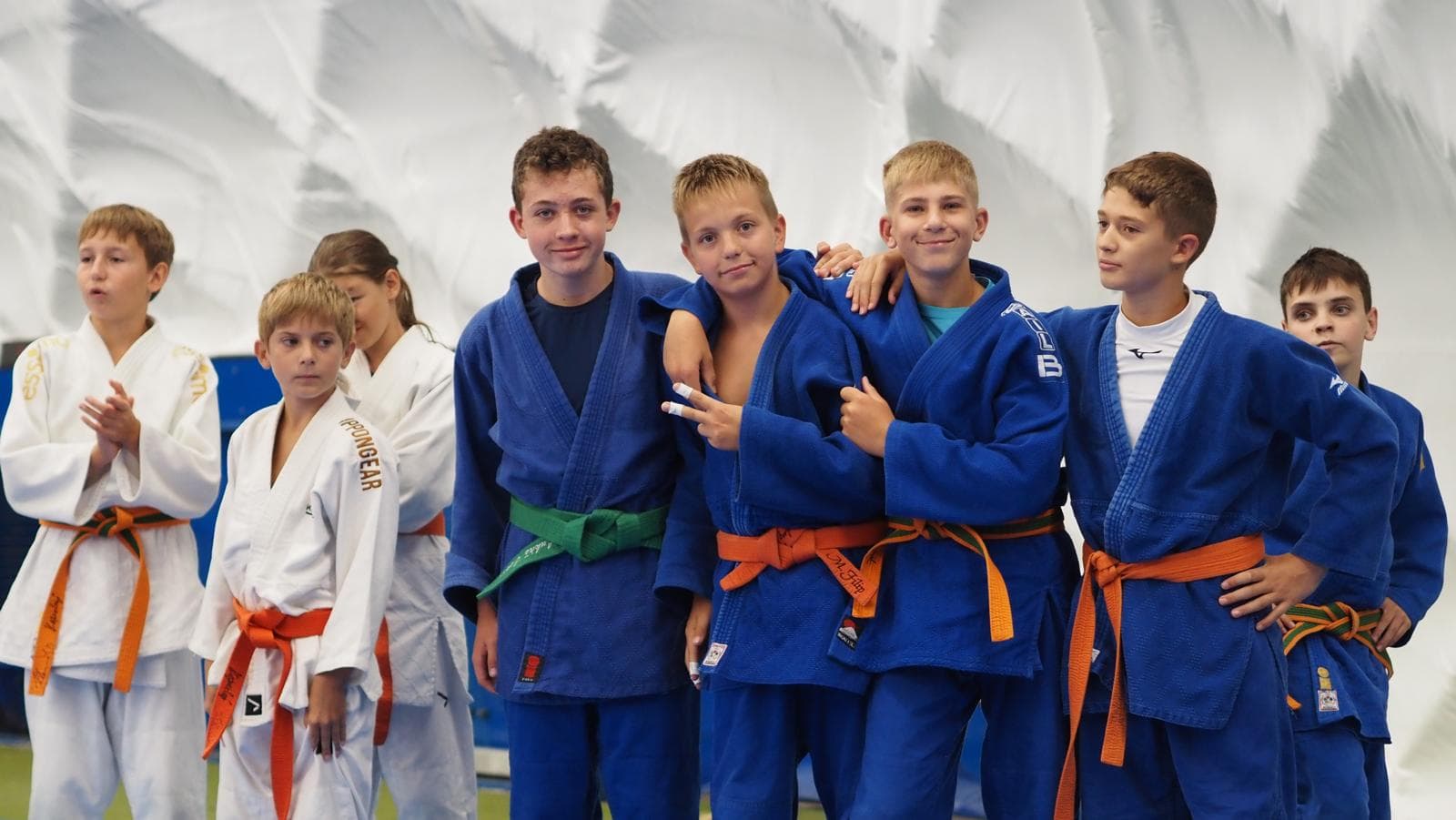 Zábava u bazénu na JHC 2026